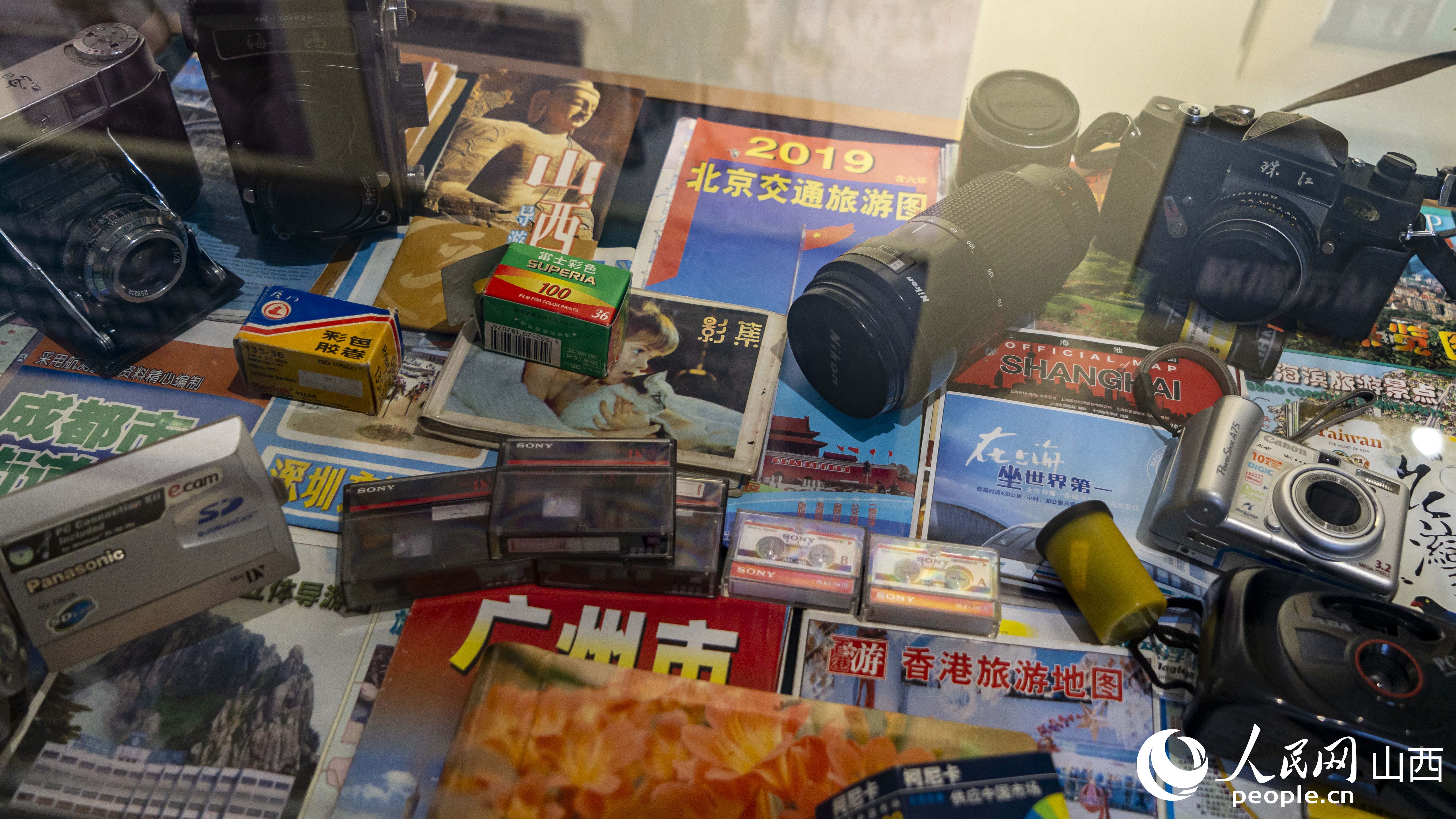 太原城市記憶館展出的老物件。人民網 盧鵬宇攝