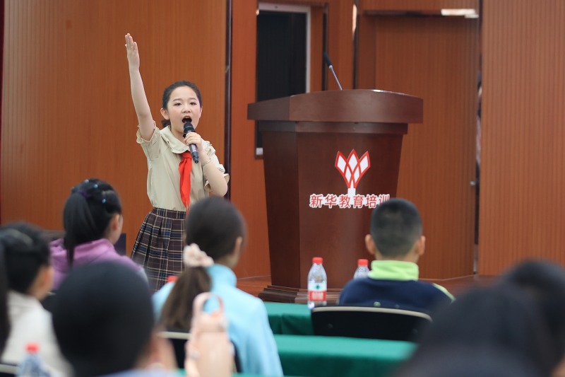 圖為主題演講比賽小學組一等獎獲得者張玨鑫現場演講。