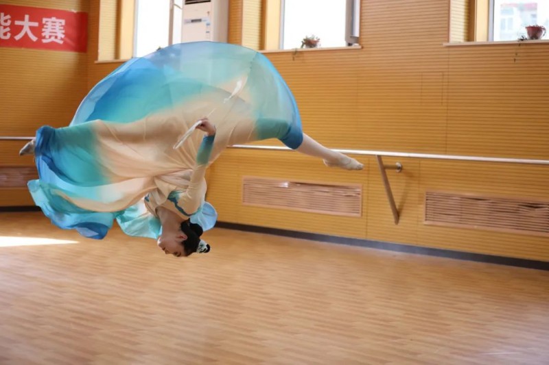 圖為山西藝術職業學院民間舞系第二屆“鴻鵠杯”舞蹈技能大賽現場。山西藝術職業學院供圖