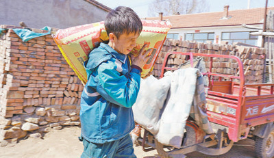 圖為左云縣郵政分公司鄉郵投遞員皇甫永軍。（左云縣融媒體中心供圖）