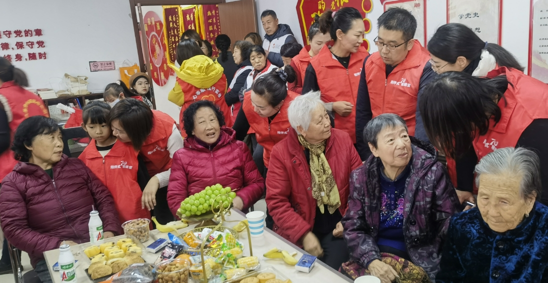 春節前期，社區開展“愛心冬日 關愛老人 ”活動。受訪者供圖