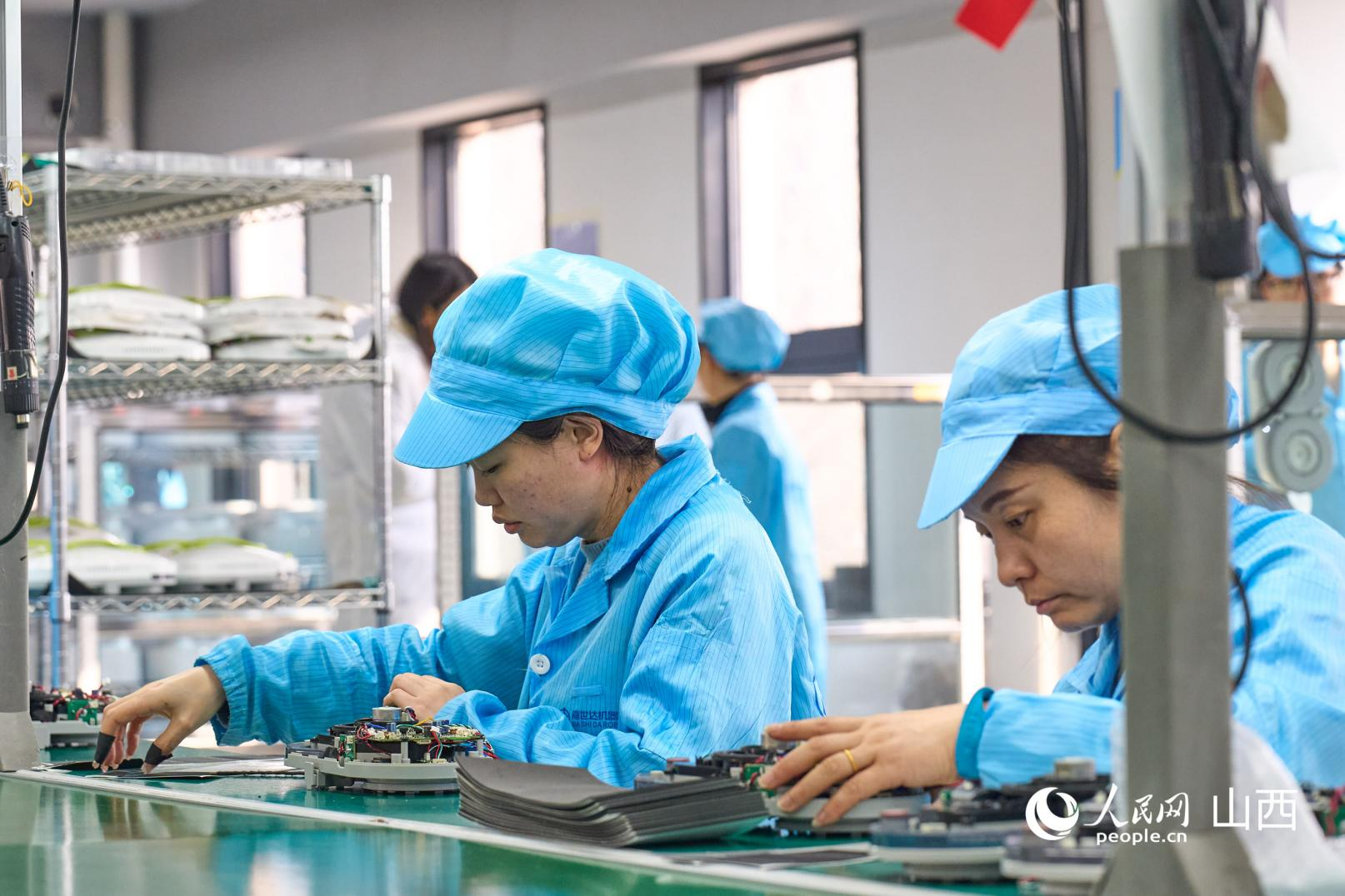 嘉世達生產車間。人民網 張超寧攝