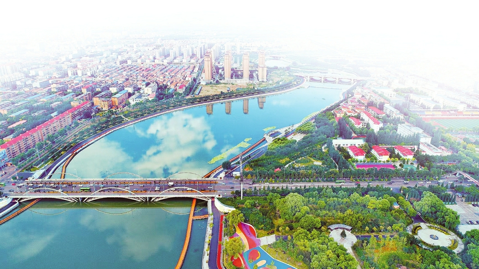 俯瞰七里河，呈現出水清、河暢、岸綠、景美、人和生態畫卷。