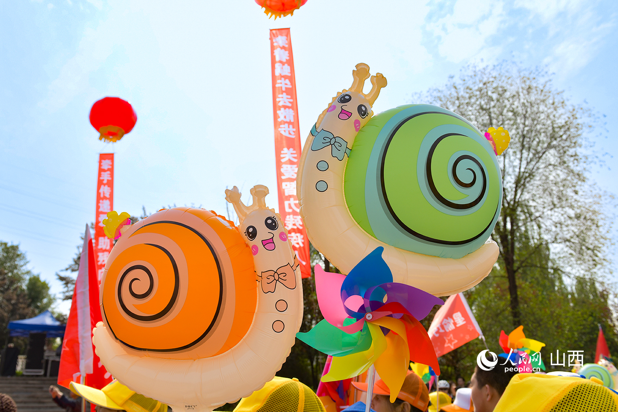 活動現場的蝸牛氣球。人民網記者 焦搏文攝